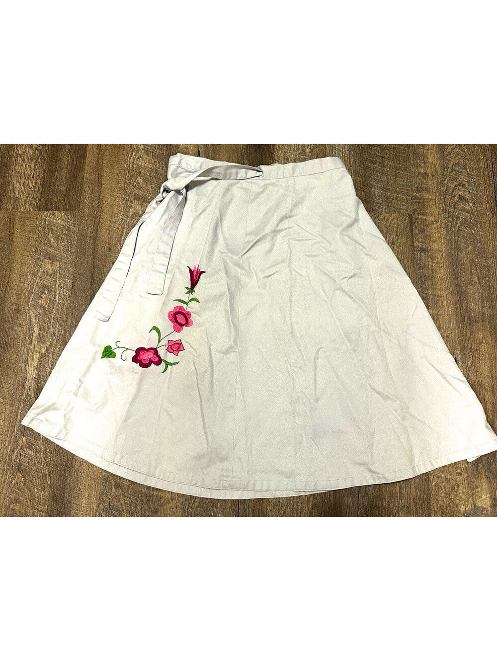 Vintage Women’s Handmade Embroidered Adjustable Wrap Skirt Medium 70s
